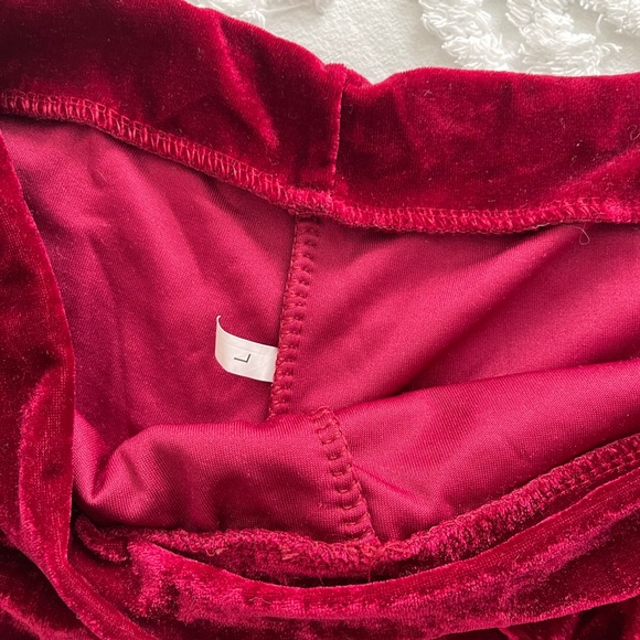✨3/10$ NWOT Red Crushed Velvet Shorts - Picture 4 of 4
